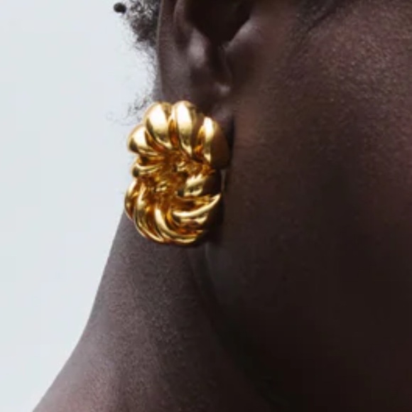 Julietta Loulou earrings in gold - Picture 3 of 3